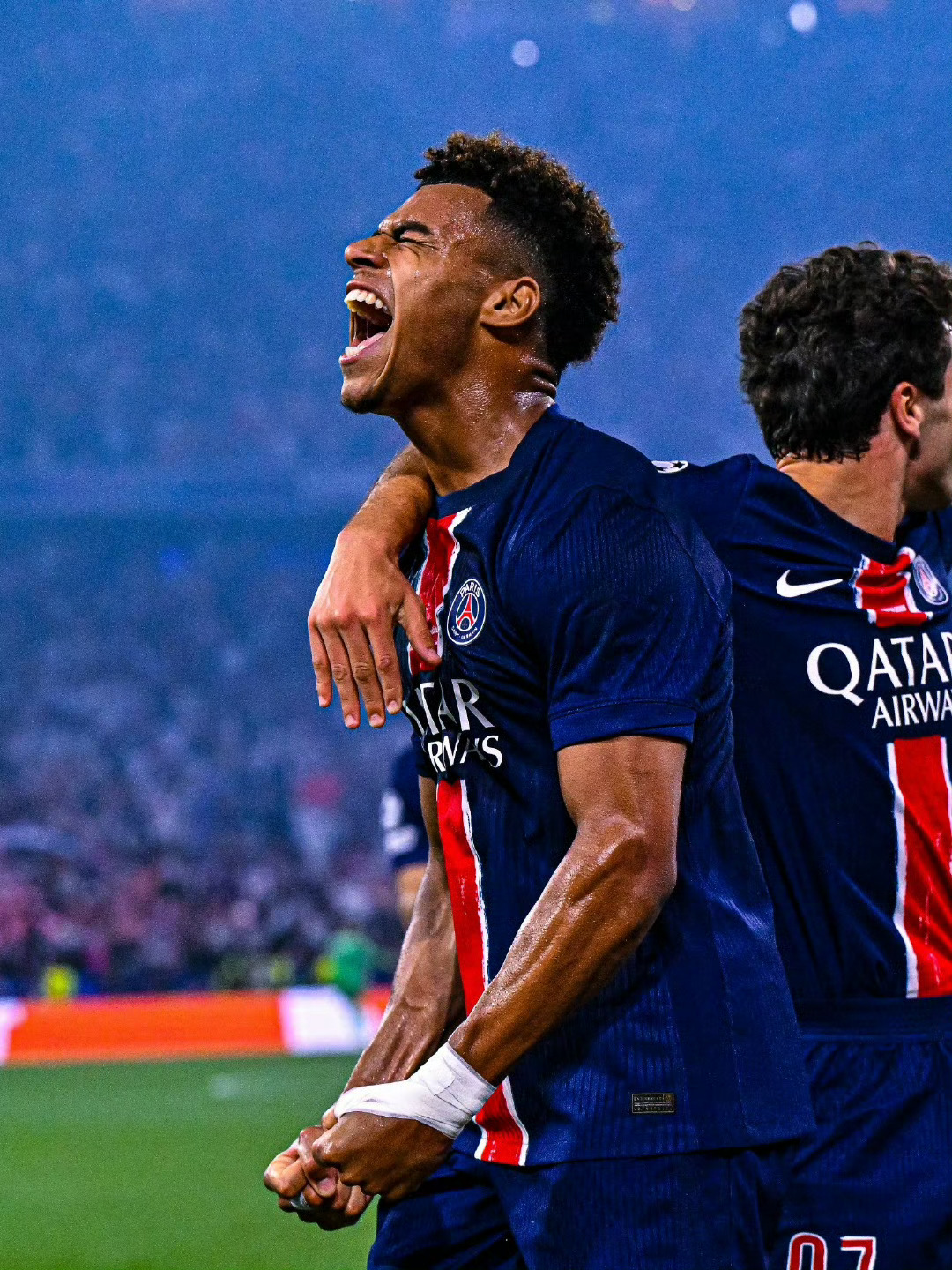 yy易游在线入口里程碑夜！巴黎圣日耳曼防线松动，中超国际比赛日刷纪录，压力陡增，团队化学反应显著的简单介绍