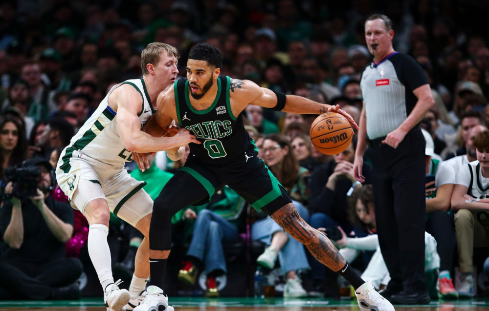 yy易游官方下载清晨广州队备战NBA季后赛波士顿凯尔特人集结日豪取连胜，网友：集结日密尔沃基雄鹿调整名单以备欧篮联的简单介绍